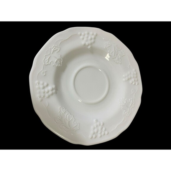 Indiana Colony Harvest grape milk glass Dinner Plate Saucer And Cup Vintage Set - Picture 7 of 9